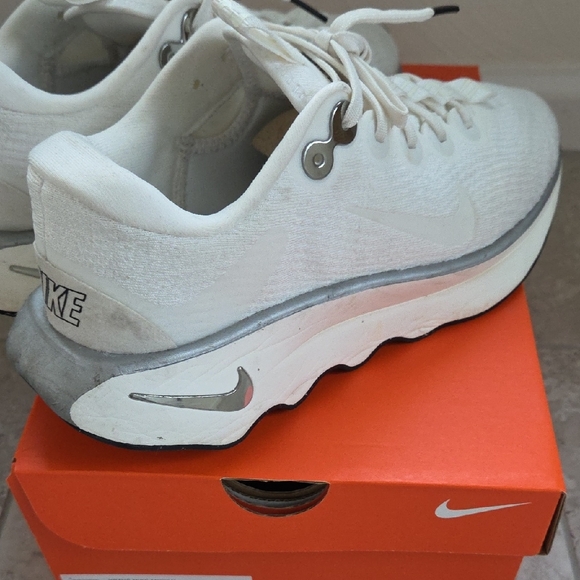 Nike Womens Motiva White and Gray Walking Shoes - Picture 4 of 4